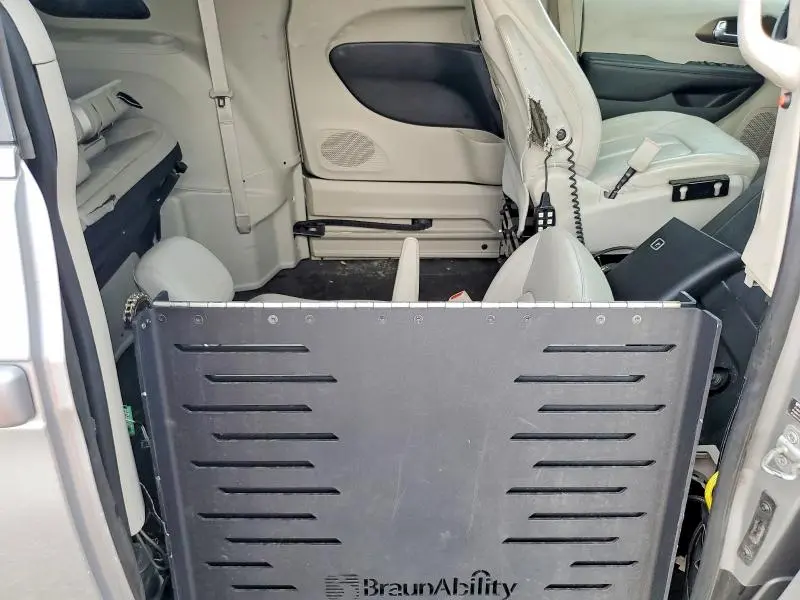 2017 CHRYSLER PACIFICA TOURING L PLUS  