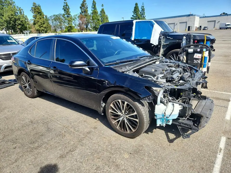 2019 TOYOTA CAMRY SE  