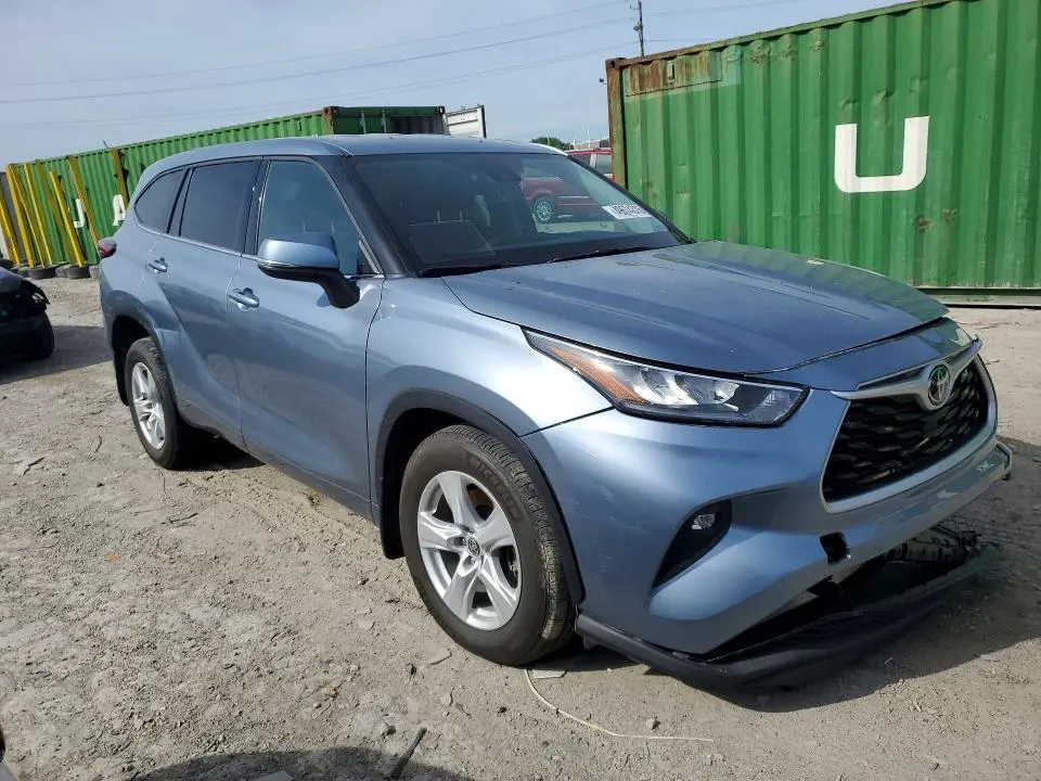 2020 TOYOTA HIGHLANDER LE  