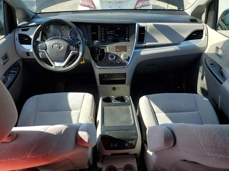 2018 TOYOTA SIENNA LE  