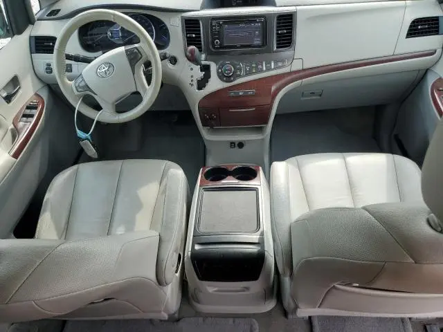 2013 TOYOTA SIENNA XLE  