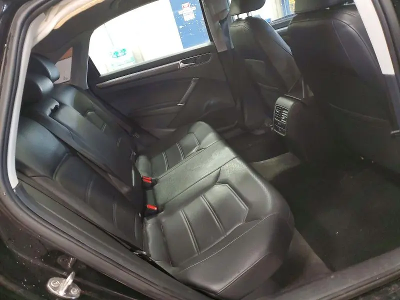 2016 VOLKSWAGEN PASSAT SE  