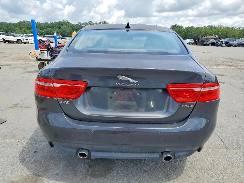 2017 JAGUAR XE PRESTIGE  