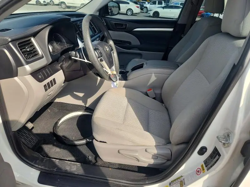 2019 TOYOTA HIGHLANDER LE  