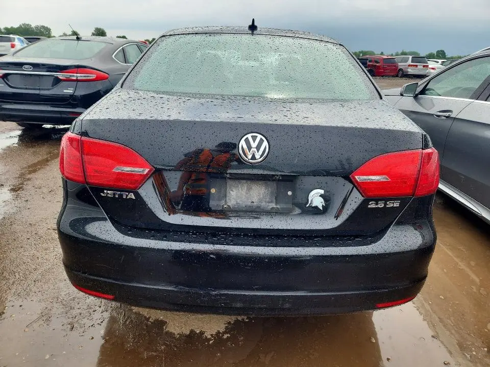 2011 VOLKSWAGEN JETTA SE  