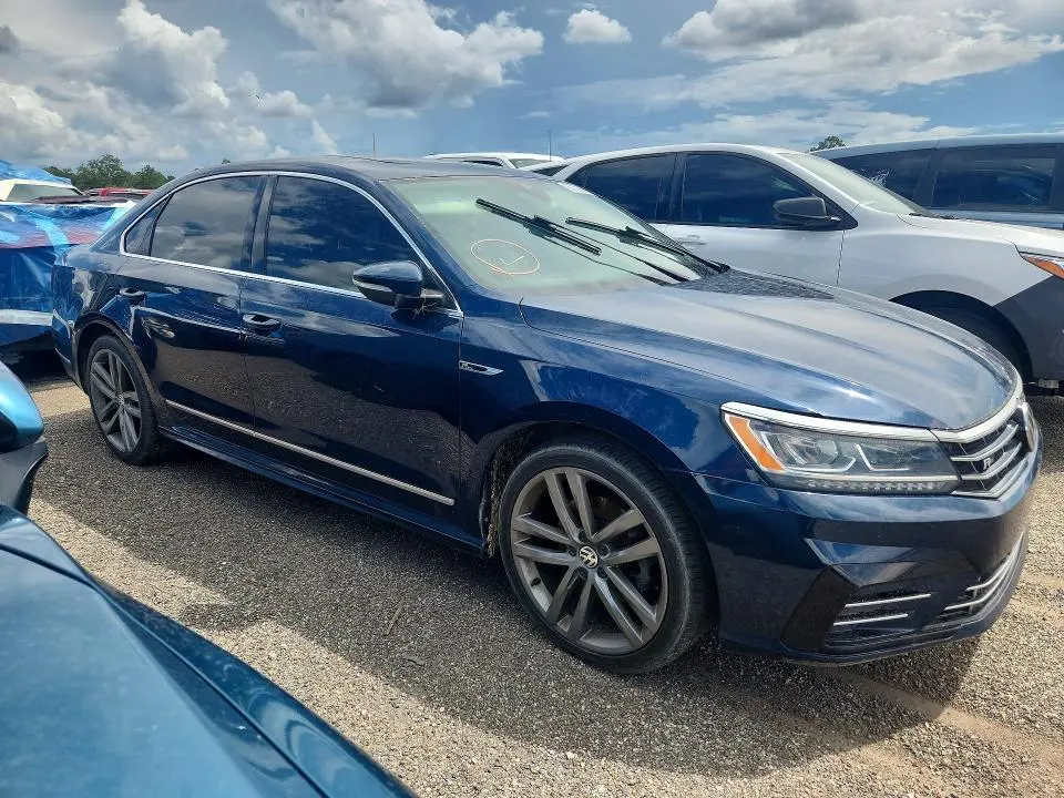 2019 VOLKSWAGEN PASSAT SE R-LINE  
