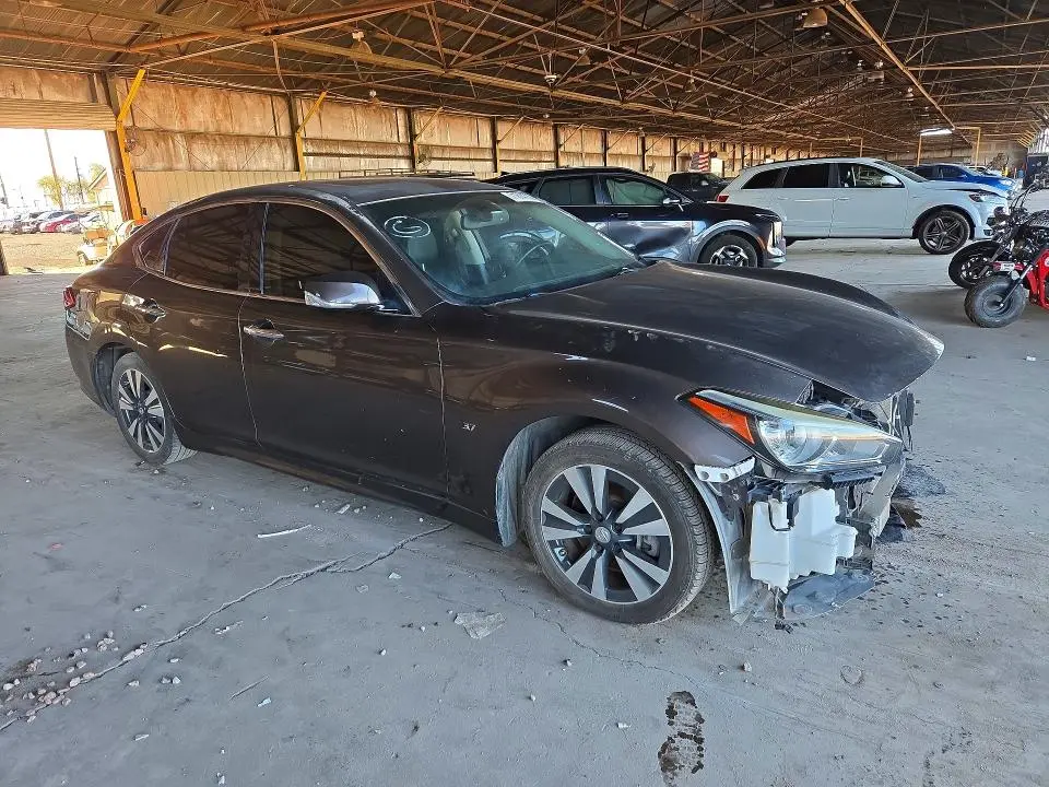 2017 INFINITI Q70 3.7  