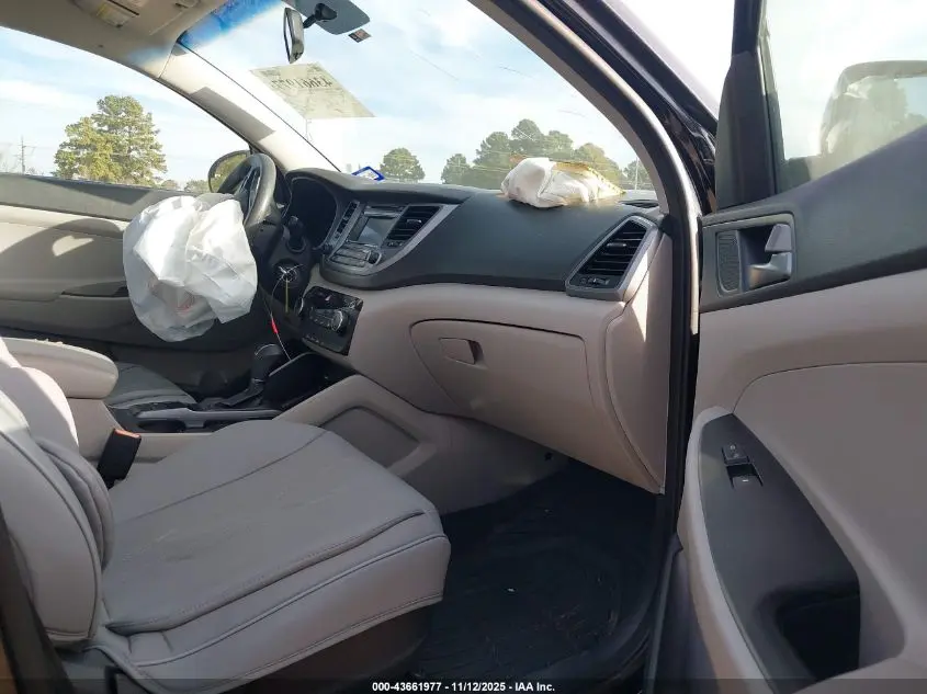 2016 HYUNDAI TUCSON SE