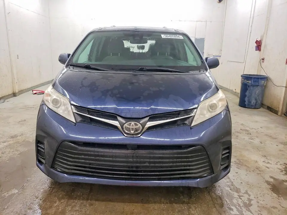 2018 TOYOTA SIENNA LE  