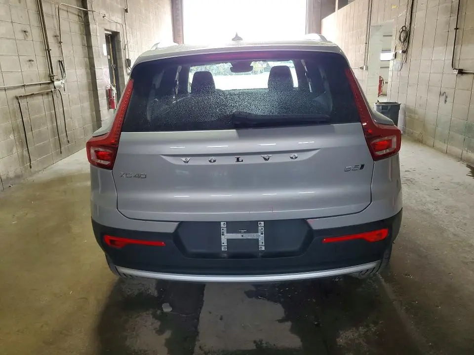 2025 VOLVO XC40 PLUS  