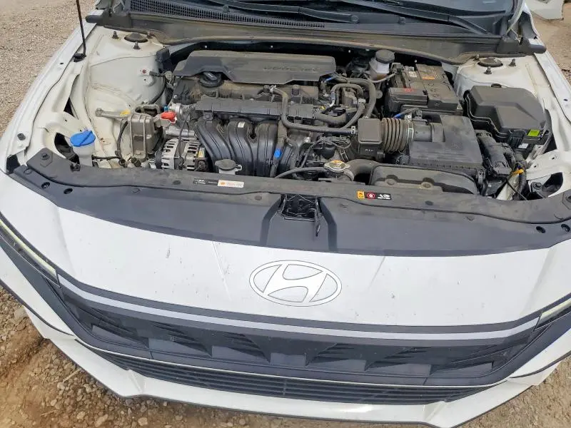 2024 HYUNDAI ELANTRA SE  