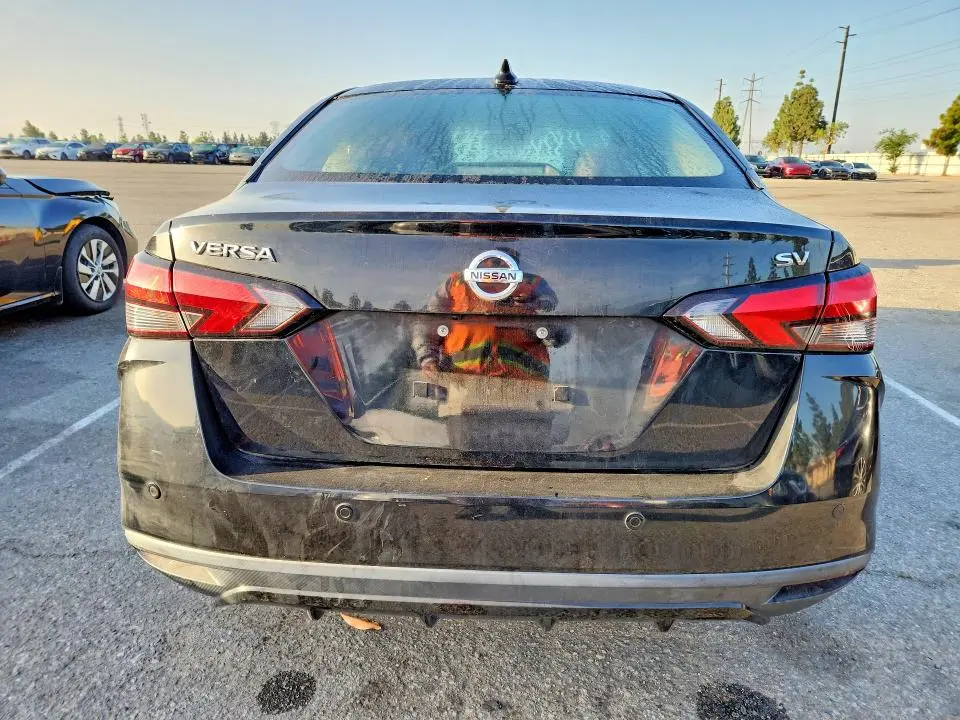 2021 NISSAN VERSA SV  