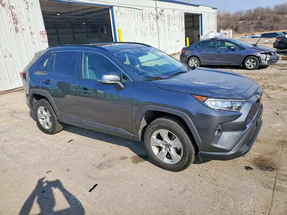 2021 TOYOTA RAV4 XLE  