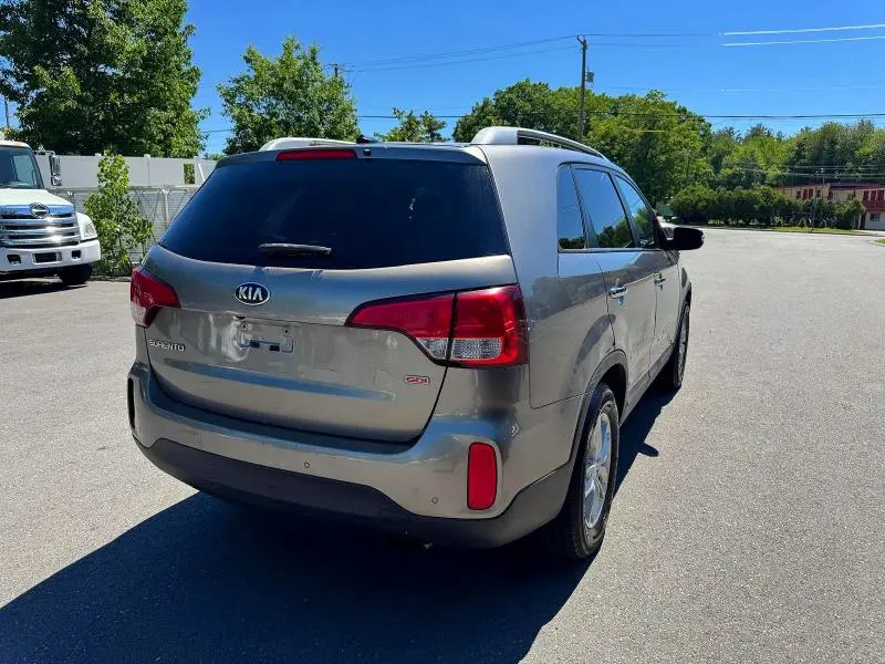 2015 KIA SORENTO LX  