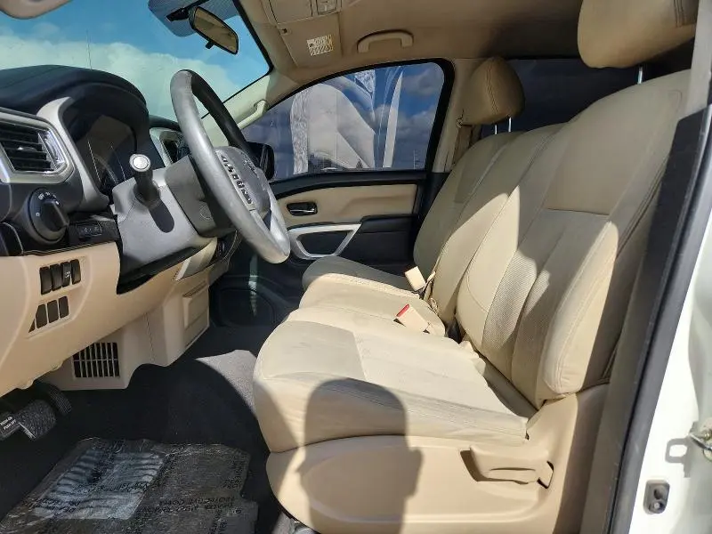 2017 NISSAN TITAN SV  