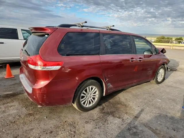 2013 TOYOTA SIENNA XLE