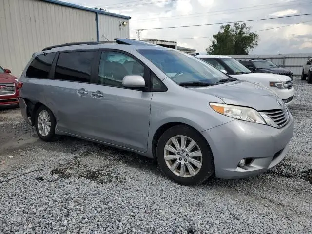 2015 TOYOTA SIENNA XLE  