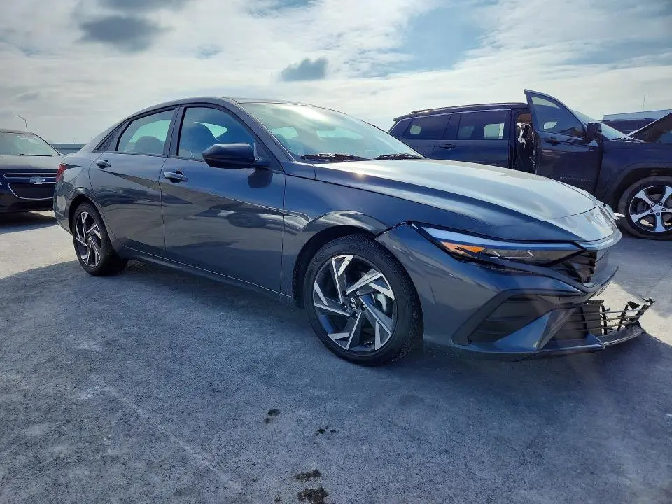 2025 HYUNDAI ELANTRA SEL SPORT  