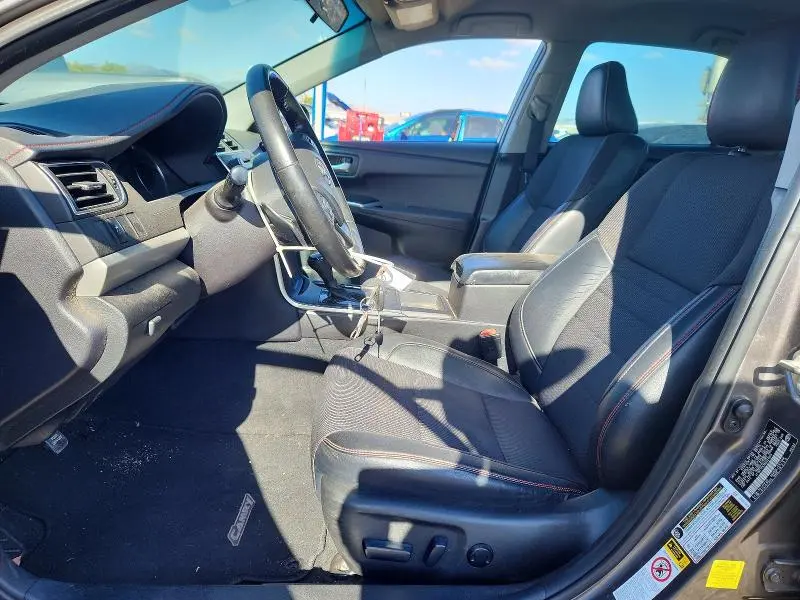 2016 TOYOTA CAMRY SE  