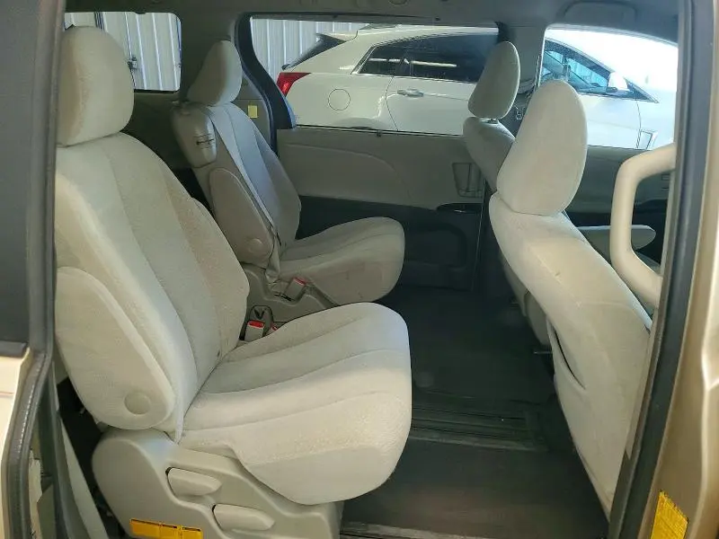2011 TOYOTA SIENNA LE  