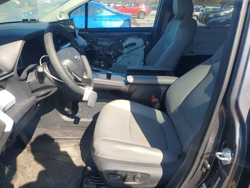 2025 TOYOTA SIENNA XLE 8-PASSENGER  