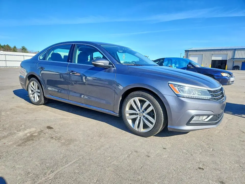 2018 VOLKSWAGEN PASSAT SE  