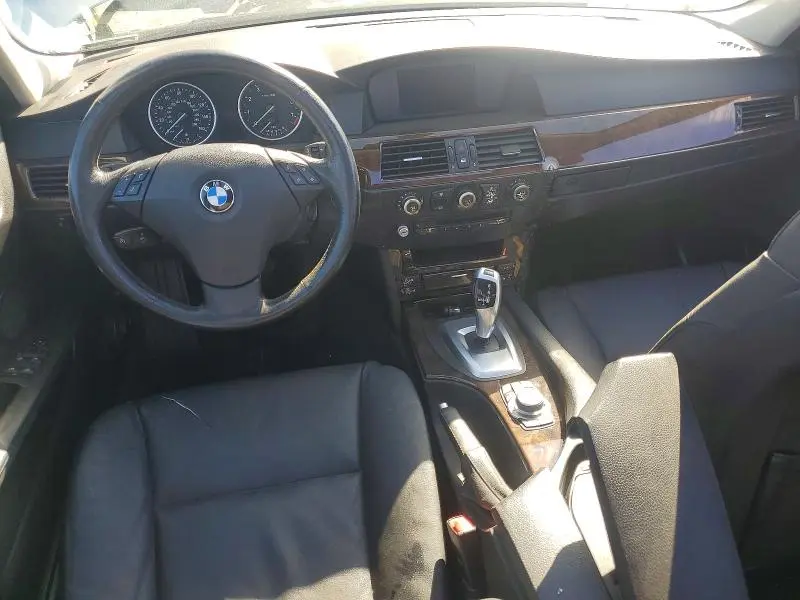 2010 BMW 528 XI  