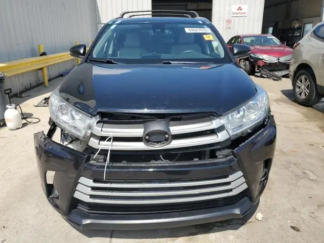 2019 TOYOTA HIGHLANDER SE  