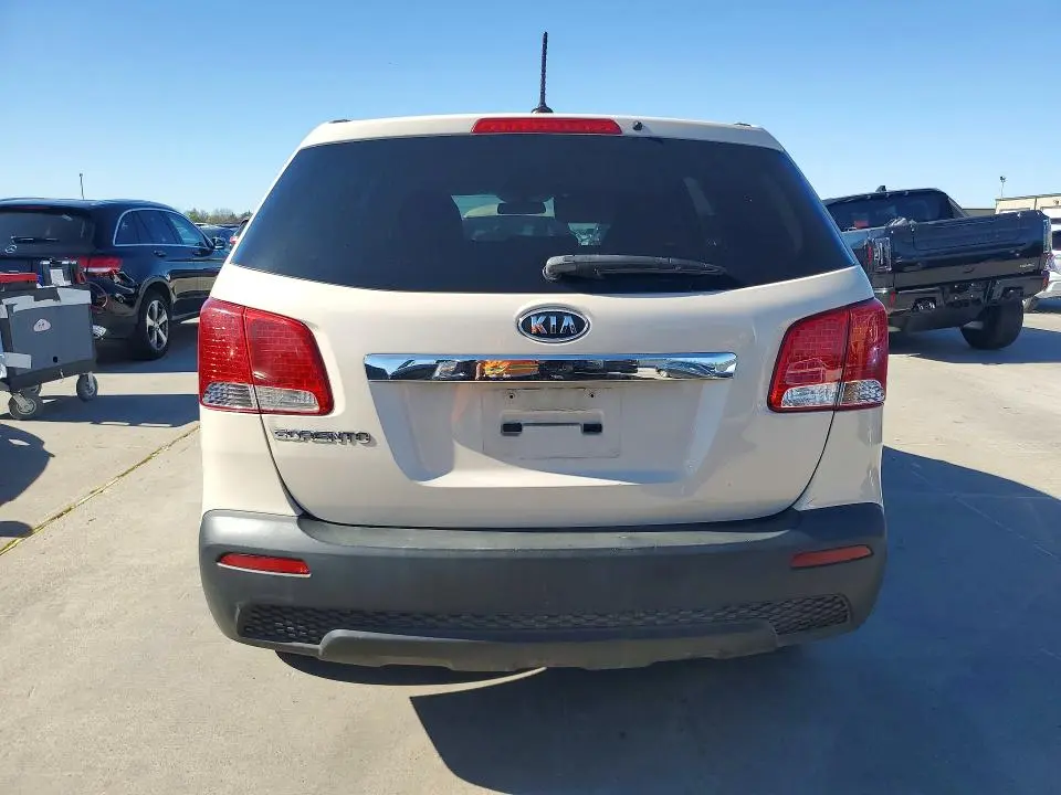 2011 KIA SORENTO LX  