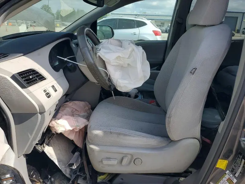 2012 TOYOTA SIENNA LE 8-PASSENGER  