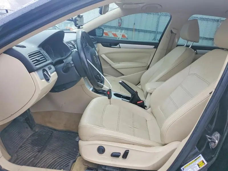 2013 VOLKSWAGEN PASSAT SE  