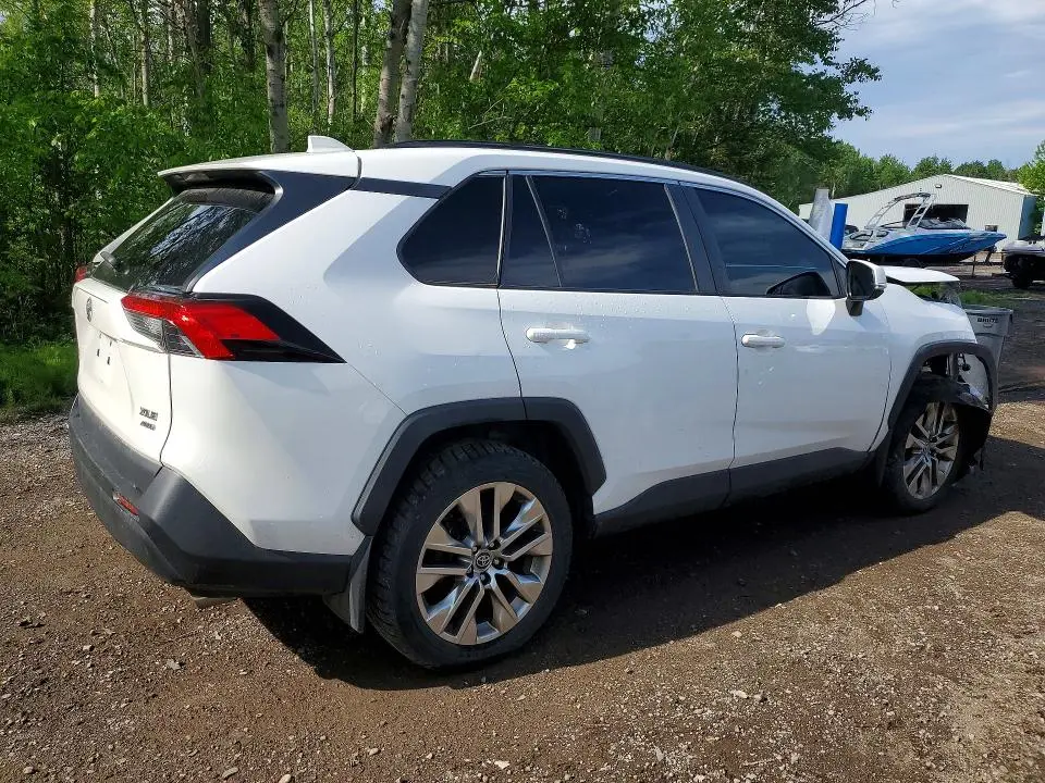 2019 TOYOTA RAV4 XLE  