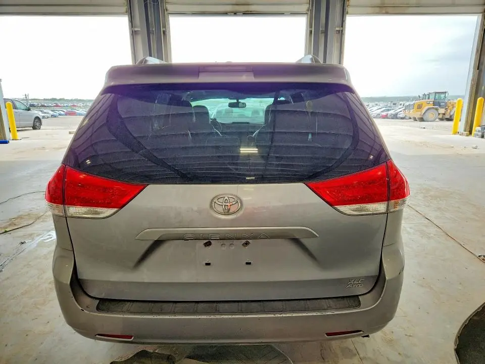 2014 TOYOTA SIENNA XLE 7-PASSENGER  