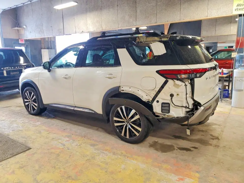 2024 NISSAN PATHFINDER PLATINUM  