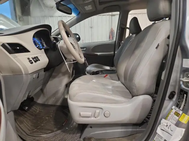 2014 TOYOTA SIENNA XLE  
