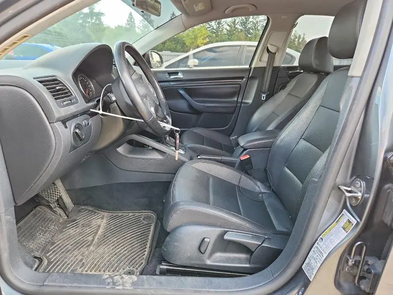 2010 VOLKSWAGEN JETTA SE  