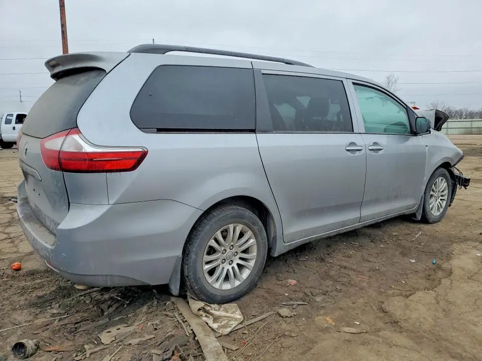 2016 TOYOTA SIENNA XLE 8-PASSENGER  