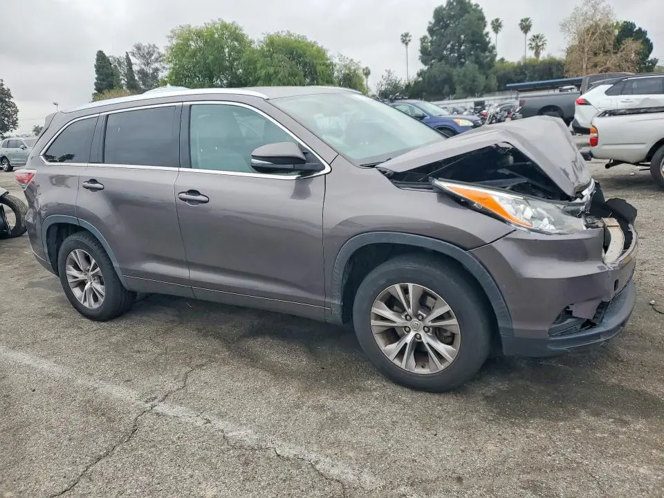 2015 TOYOTA HIGHLANDER XLE  