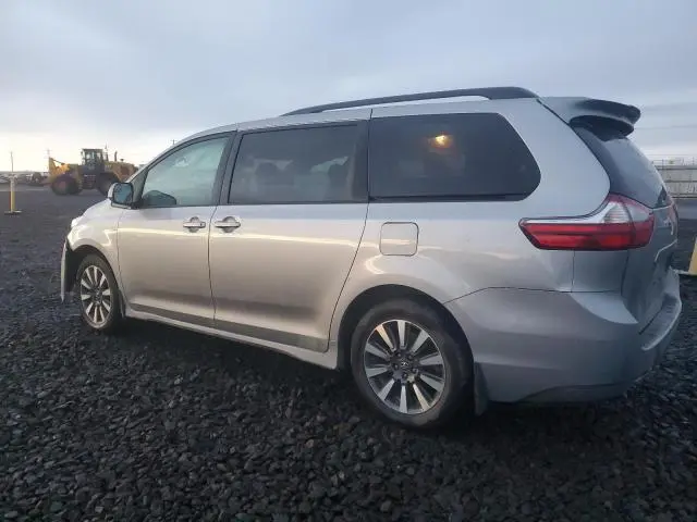 2018 TOYOTA SIENNA LE  