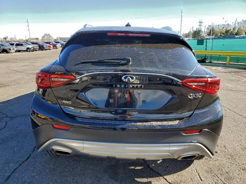 2017 INFINITI QX30 BASE  