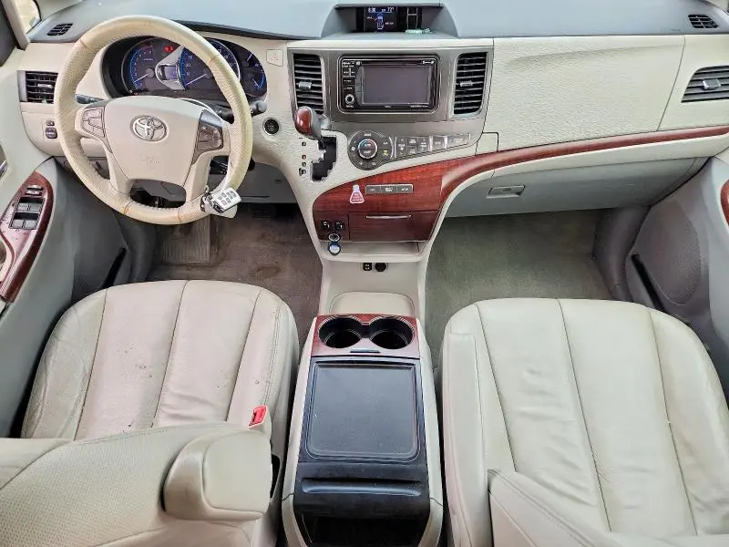 2013 TOYOTA SIENNA XLE 8-PASSENGER  
