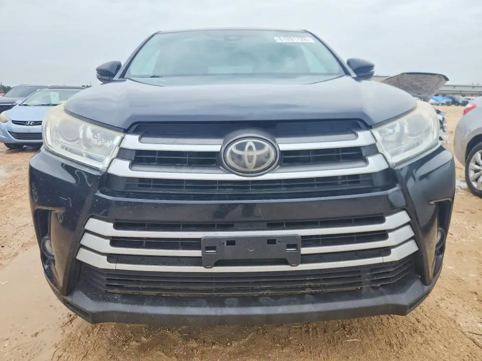 2018 TOYOTA HIGHLANDER LE  