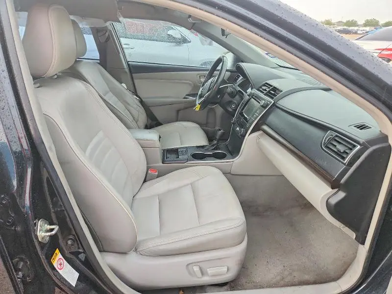 2016 TOYOTA CAMRY XLE  