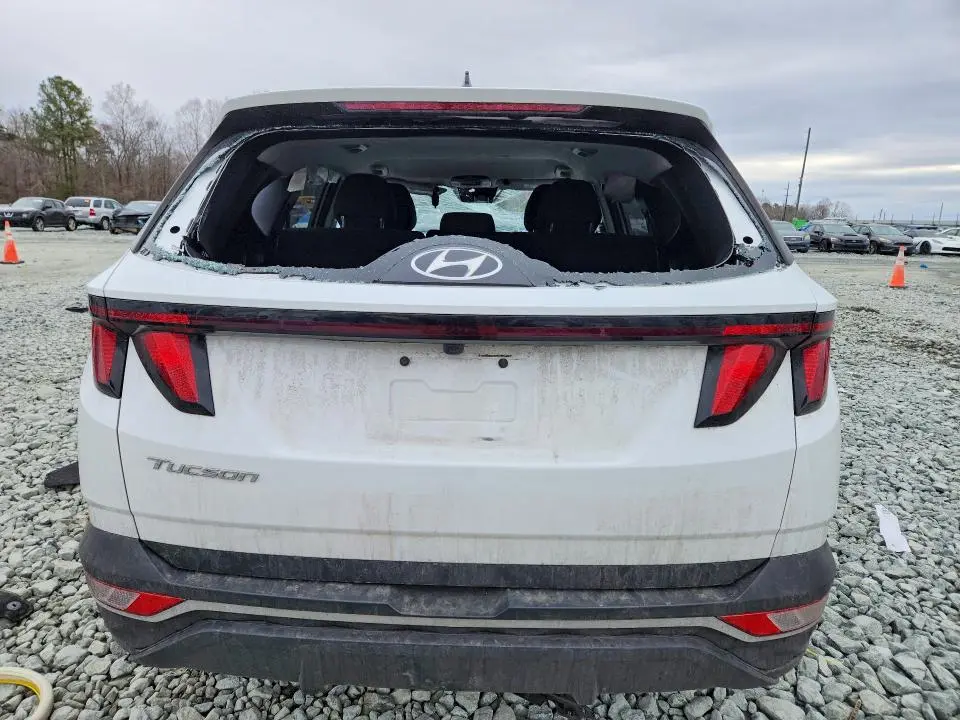 2022 HYUNDAI TUCSON SE  