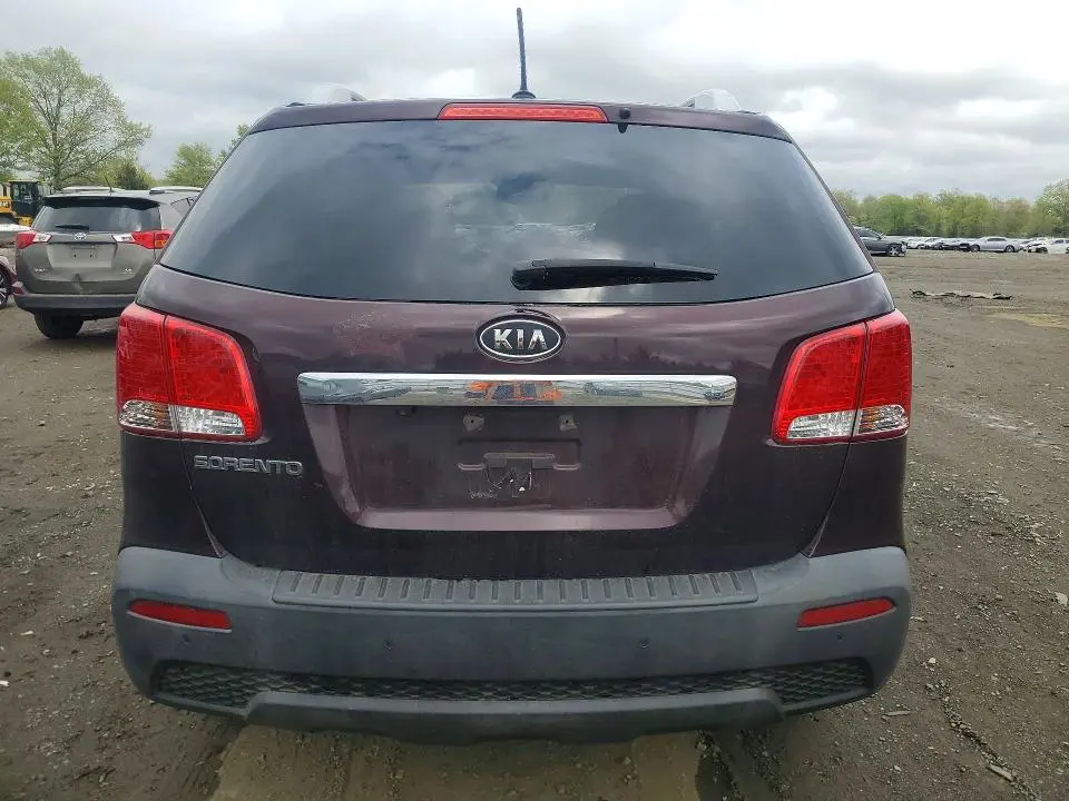 2011 KIA SORENTO LX  
