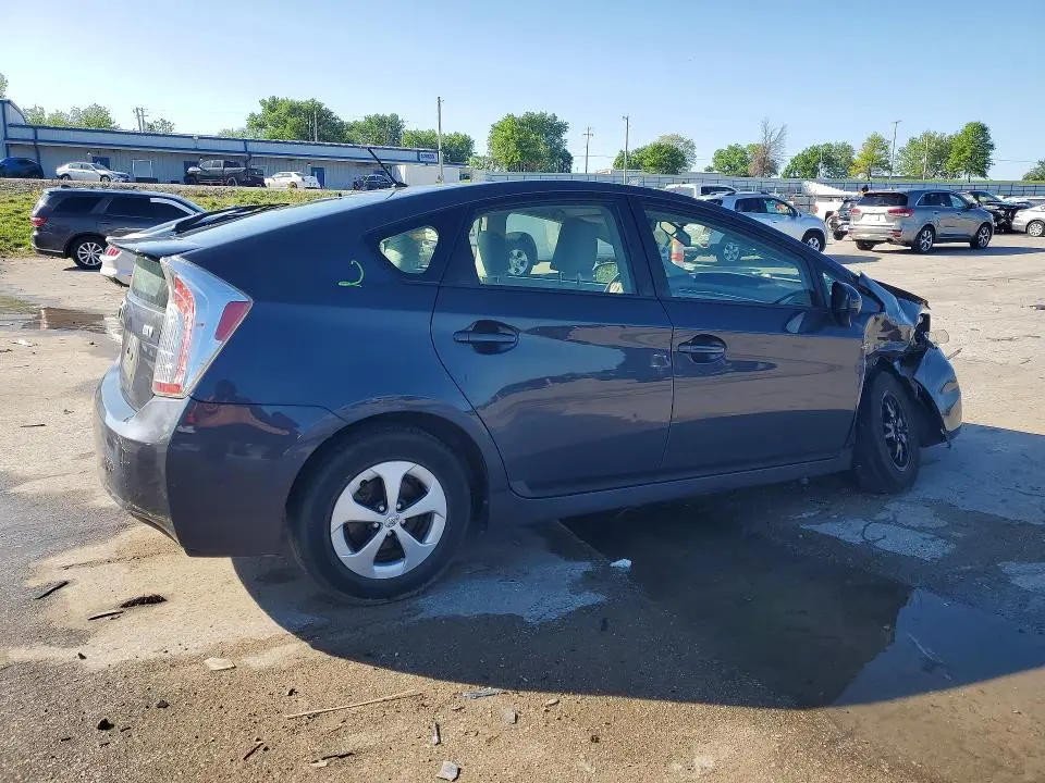 2013 TOYOTA PRIUS TWO  