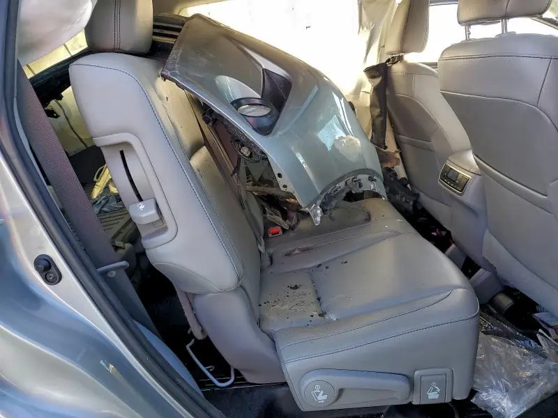 2017 TOYOTA HIGHLANDER SE  