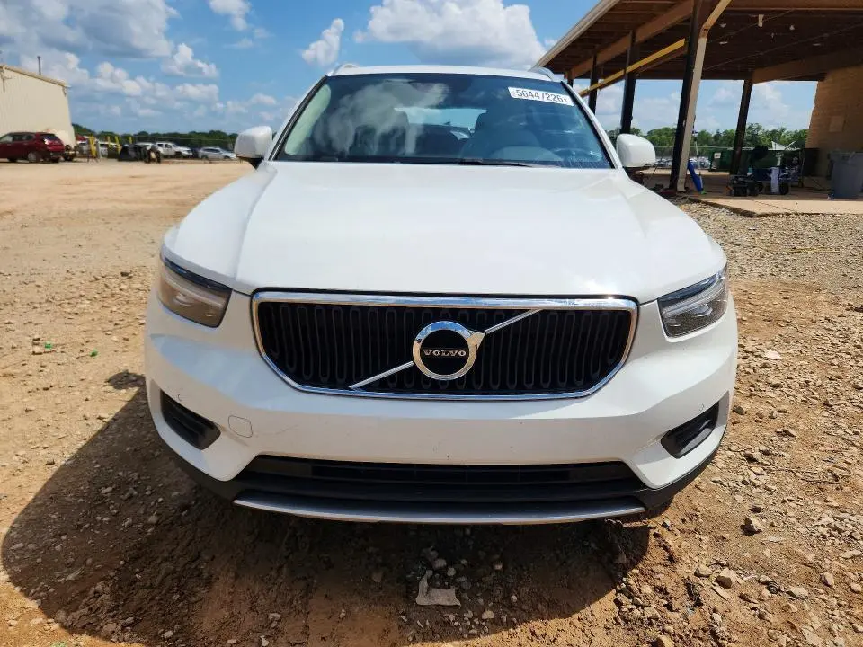 2020 VOLVO XC40 T4 MOMENTUM  