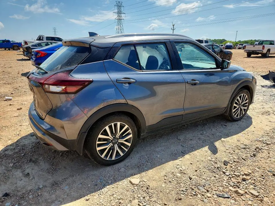 2022 NISSAN KICKS SV  