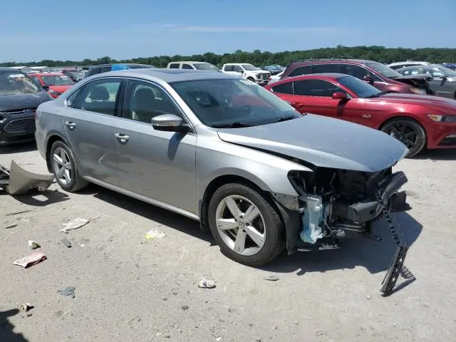 2013 VOLKSWAGEN PASSAT SE  
